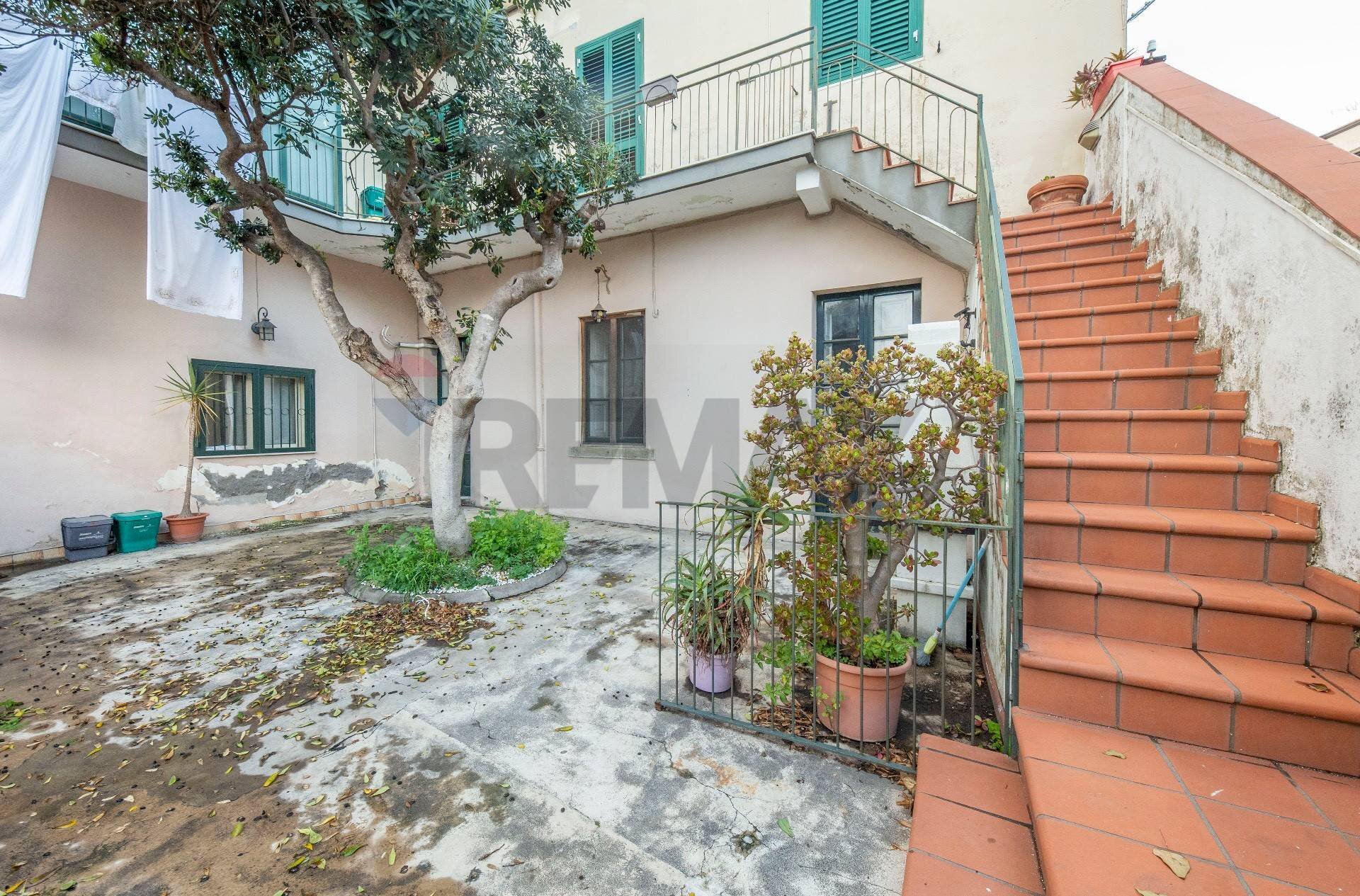 Scale - Independent house Via Belfiore
 
3, San Giovanni la Punta - photo 3