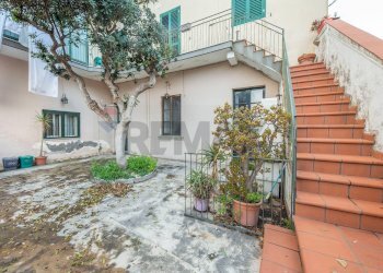 Scale - Independent house Via Belfiore
 
3, San Giovanni la Punta - photo 3