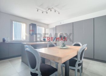 Sala da pranzo - Appartamento via Ghiacciaia
 
69, Santa Giustina in Colle - foto 8