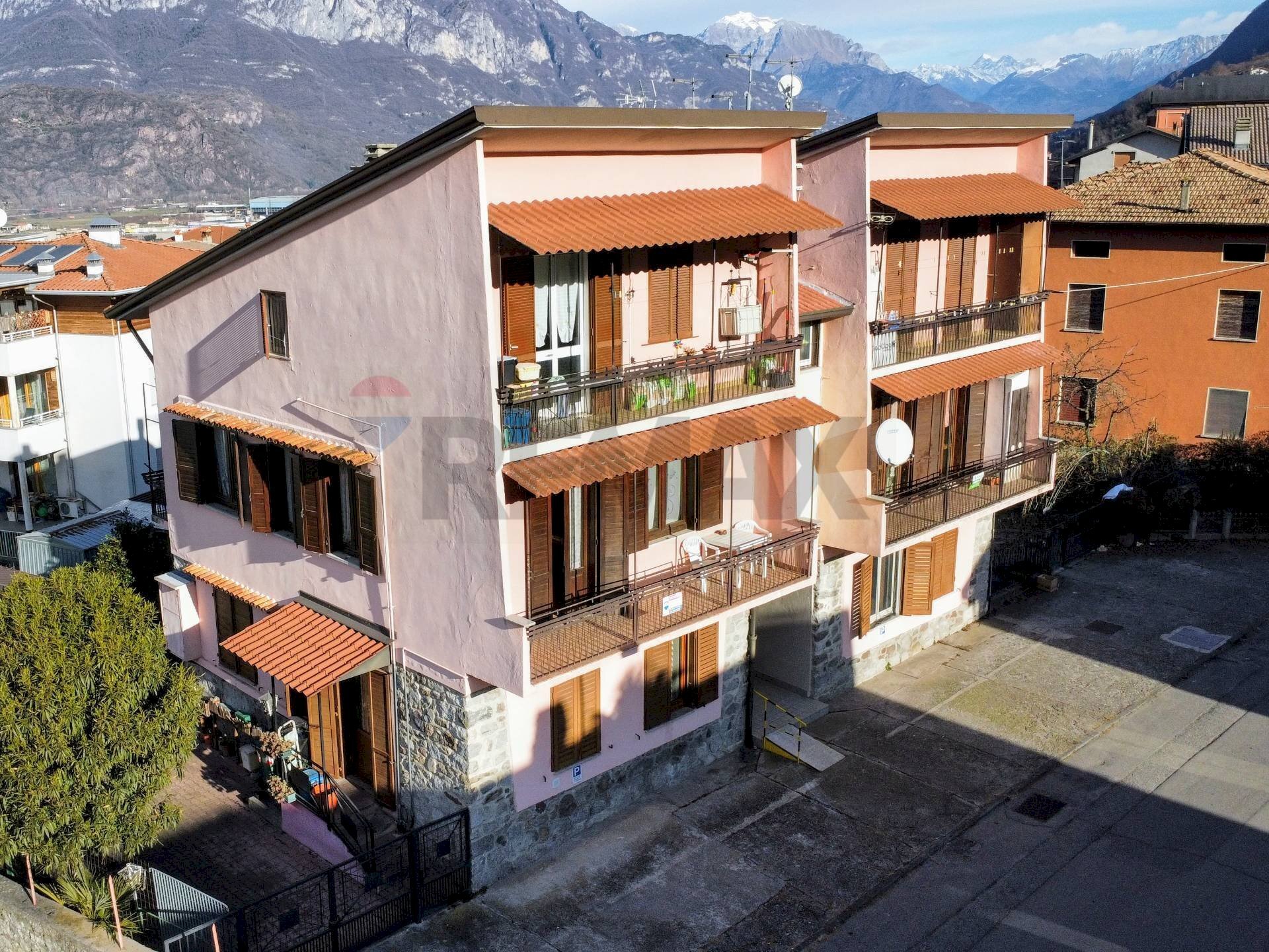 Edificio all\'aperto - Three-room apartment Artogne - photo 1