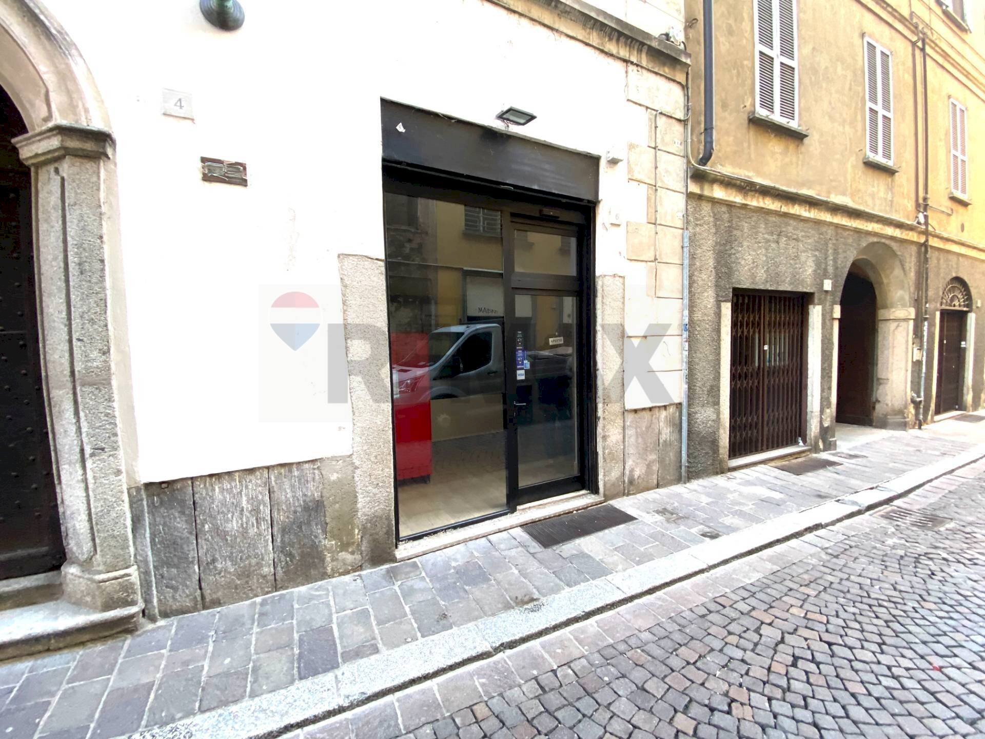 Edificio all\'aperto - Negozio Pavia - foto 2