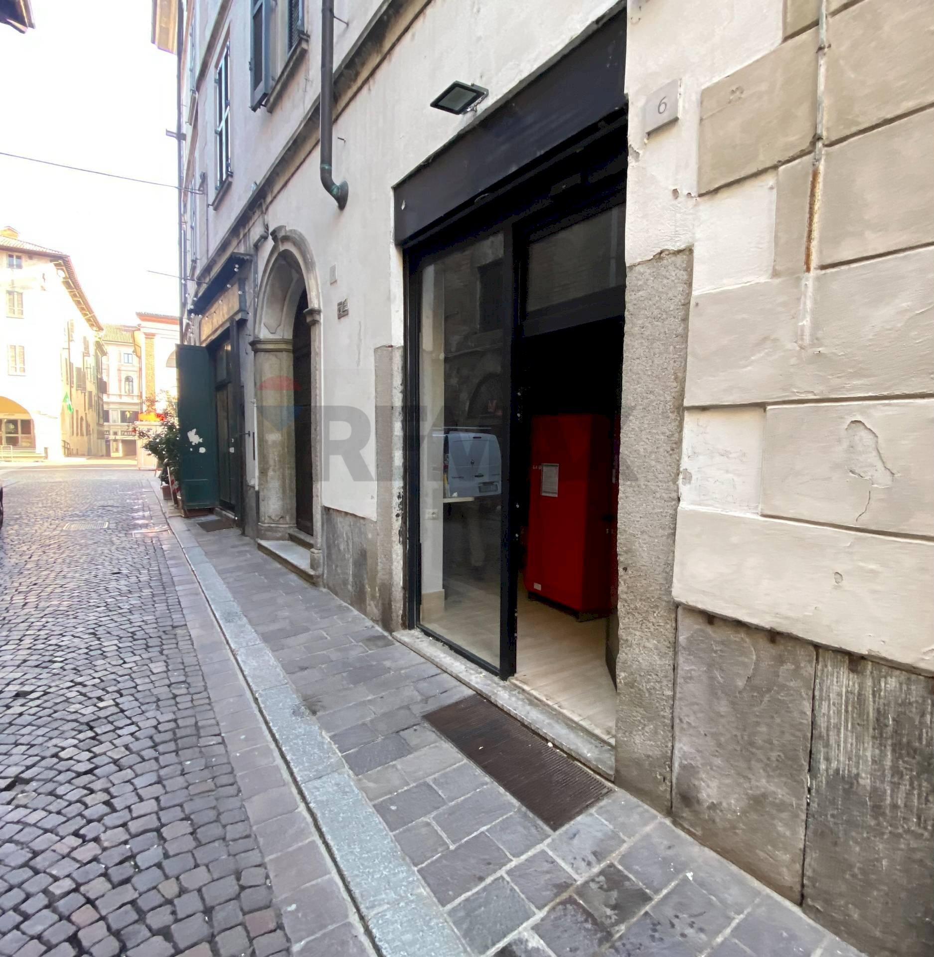Edificio all\'aperto - Negozio Pavia - foto 3