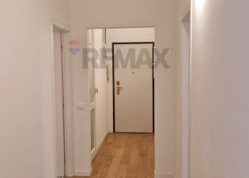 Hall / corridoio - Trilocale VIA BOCCACCIO
 
24, Milano - foto 24