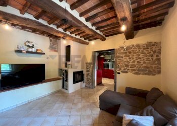 Soggiorno - Casa semi indipendente località Debbio
 
3, Bagni di Lucca - foto 5