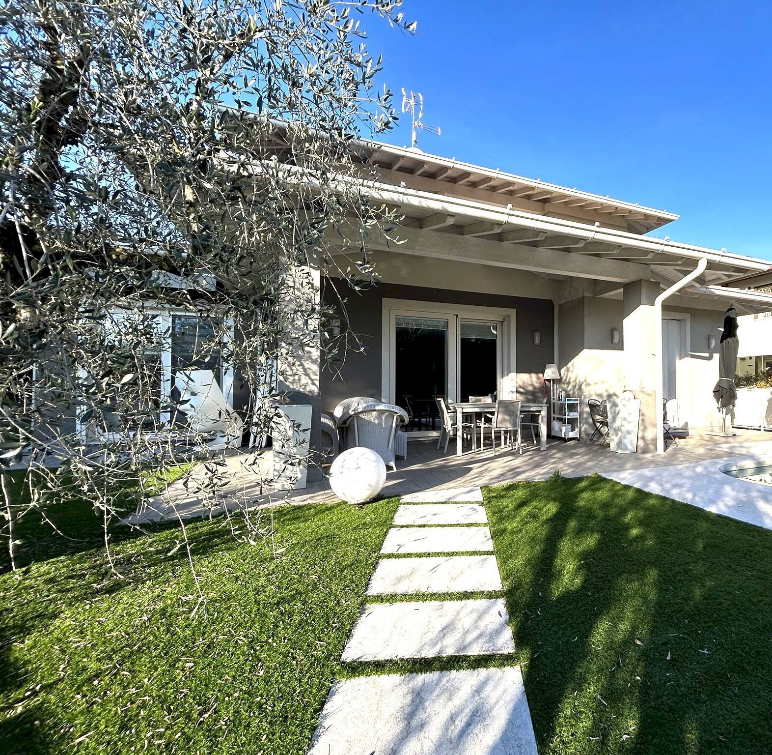 PORTICO ARREDATO - Villa via Gaslago
 
32, Polpenazze del Garda - foto 3