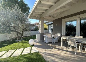 IL PORTICO DELLA VILLA - Villa via Gaslago
 
32, Polpenazze del Garda - photo 2