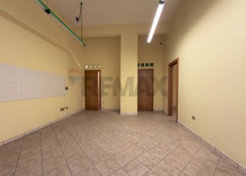 Stanza vuota - Locale Commerciale Via Raffaele Ricci
39, Salerno - foto 6