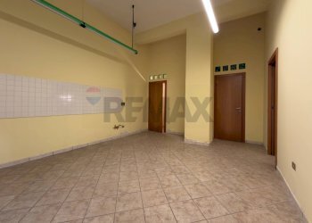 Stanza vuota - Locale Commerciale Via Raffaele Ricci
39, Salerno - foto 7