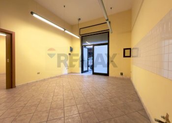 Stanza vuota - Locale Commerciale Via Raffaele Ricci
39, Salerno - foto 8