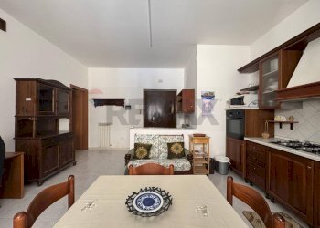 Sala da pranzo - Trilocale Via Belvedere
 
45, Napoli - foto 6