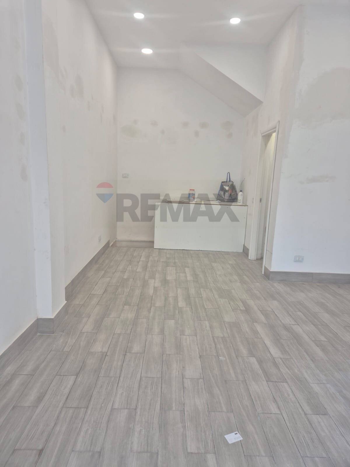 Stanza vuota - Commercial Premises via dei monti di pietralata
5, Roma - photo 3