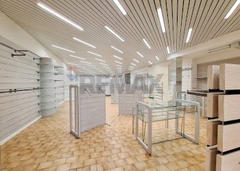 Non correlato - Commercial Premises VIA CAVOUR
 
20, Castronno - photo 9