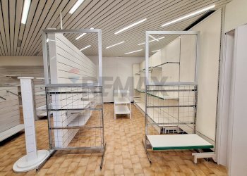 Non correlato - Commercial Premises VIA CAVOUR
 
20, Castronno - photo 12
