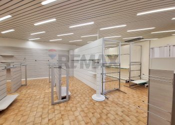 Dispensa di stoccaggio - Commercial Premises VIA CAVOUR
 
20, Castronno - photo 13