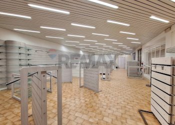 Non correlato - Commercial Premises VIA CAVOUR
 
20, Castronno - photo 15