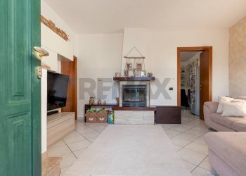 Soggiorno - Casa semi indipendente VIA ALBERTI
 
13, Cairate - foto 4