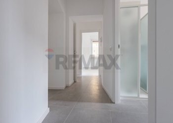 Hall / corridoio - Trilocale Via San Giulio
 
20, Cassano Magnago - foto 3