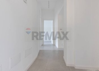 Hall / corridoio - Trilocale Via San Giulio
 
20, Cassano Magnago - foto 4