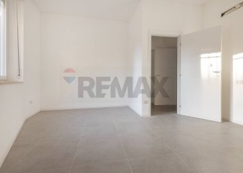 Stanza vuota - Trilocale Via San Giulio
 
20, Cassano Magnago - foto 12