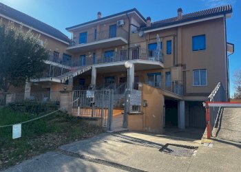 Edificio all\'aperto - Box Viale dellunità ditalia
 
558, Chieti - foto 2