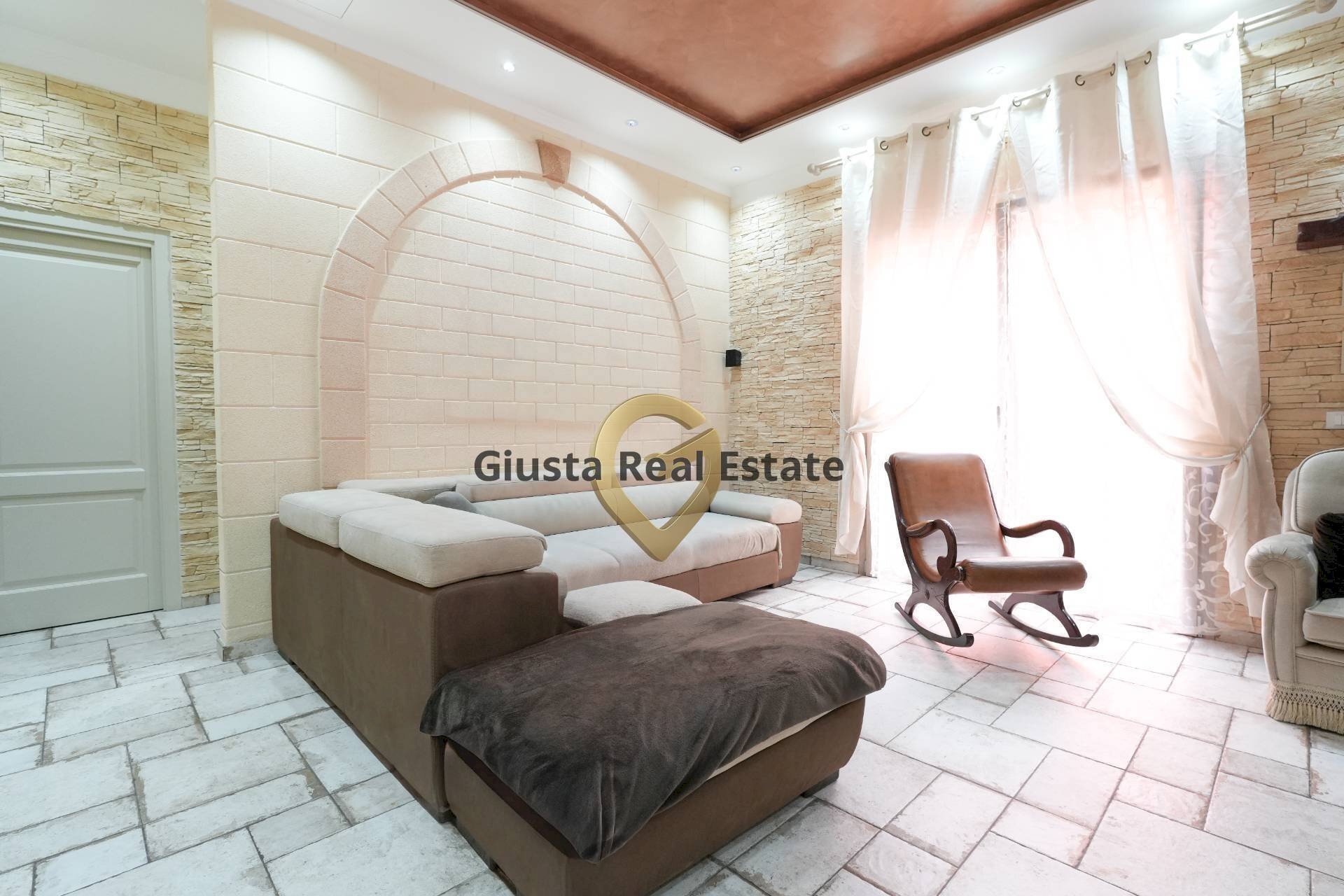 Foto 1 - Casa indipendente Piazza Unità D'Italia
 
3, Mesagne - foto 1