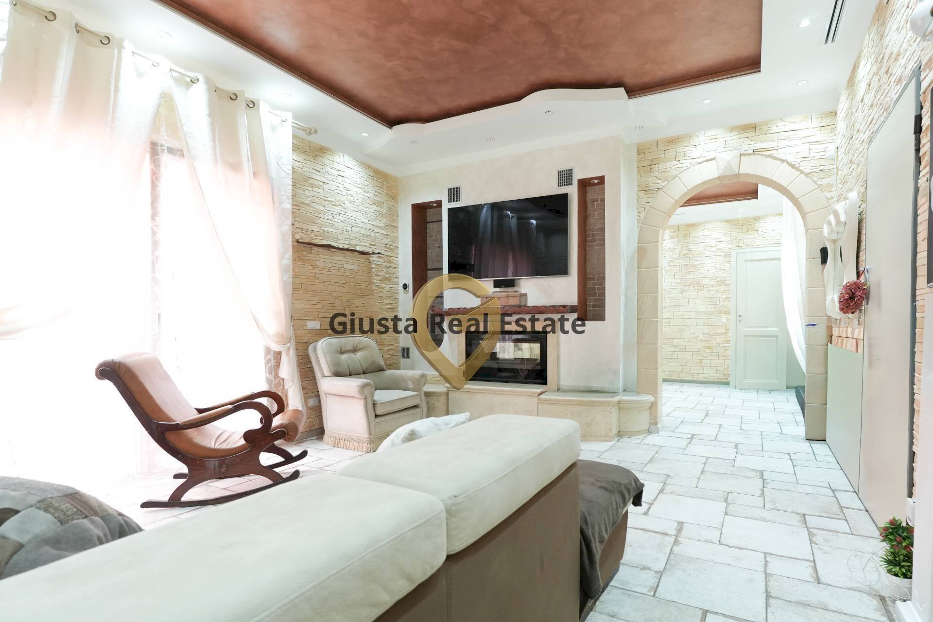 Foto 2 - Casa indipendente Piazza Unità D'Italia
3, Mesagne - foto 2