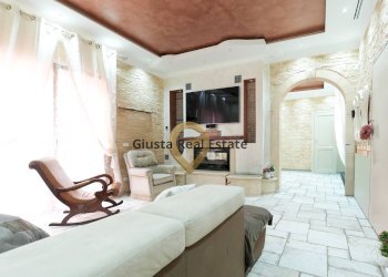 Foto 3 - Casa indipendente Piazza Unità D'Italia
 
3, Mesagne - foto 3