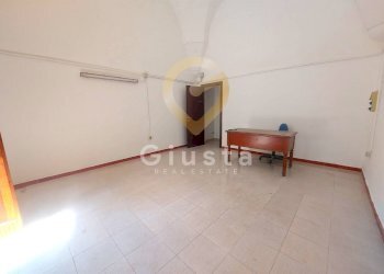 Foto 3 - Attività Commerciale Via Saponea
 
42, Brindisi - foto 3