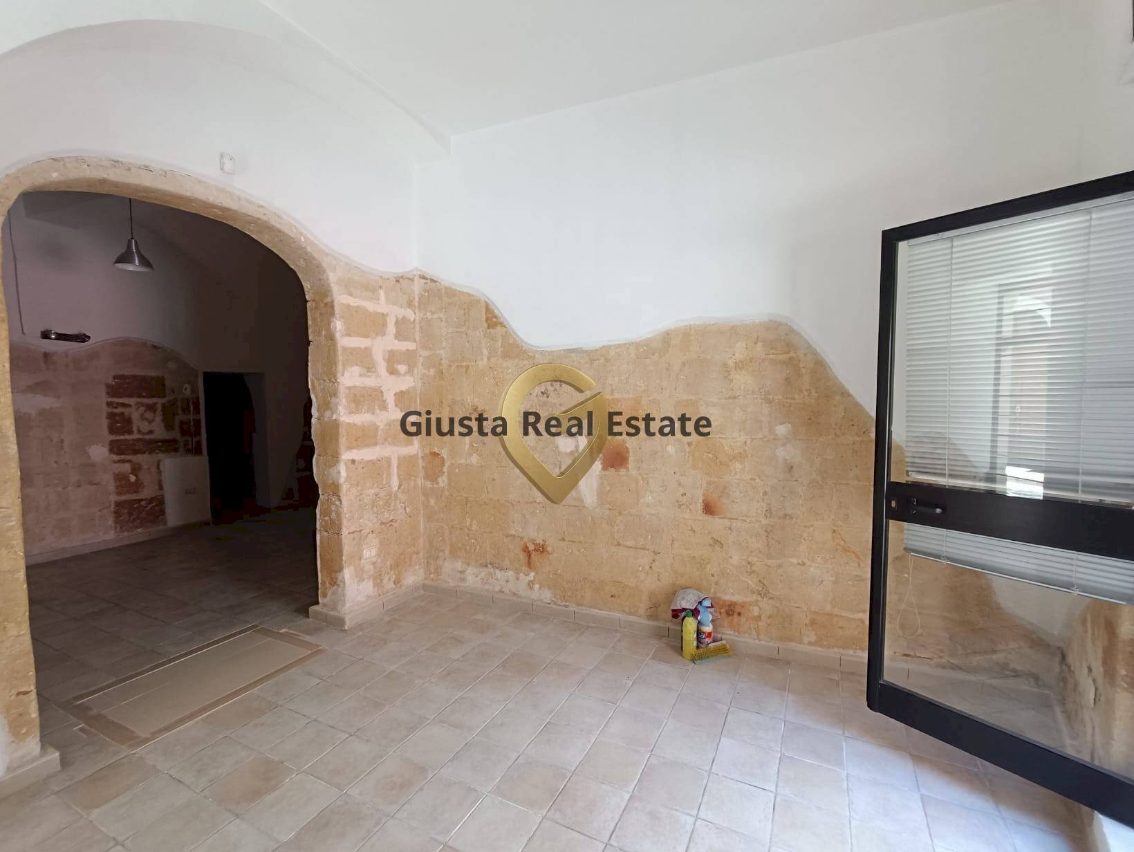 Foto 2 - Locale Commerciale Via Mazzini
 
1, Brindisi - foto 2