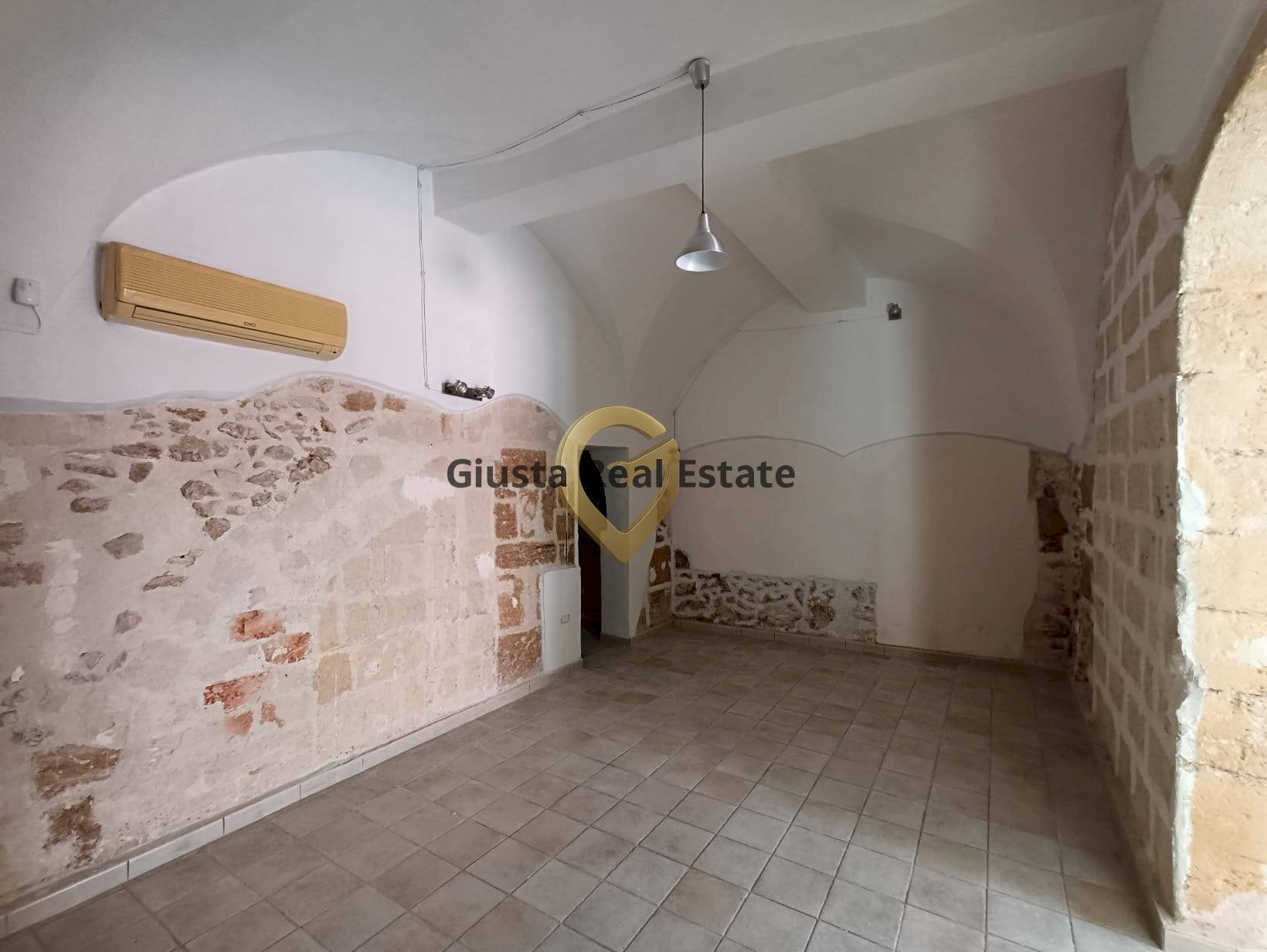 Foto 3 - Locale Commerciale Via Mazzini
 
1, Brindisi - foto 3