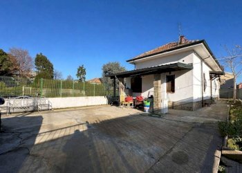Cortile interno - Villa via Castellanza, 21, Busto Arsizio - foto 1