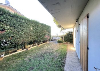 Giardino - Casa indipendente viale dei Salici, Ravenna (zona Porto Corsini) - foto 7