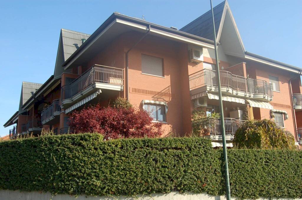 Facciata - Three-room apartment via Roberto Biscaretti, Chieri - photo 1