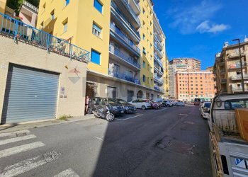Edificio all\'aperto - Trilocale Genova - foto 2