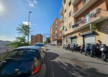 Edificio all\'aperto - Trilocale Genova - foto 3