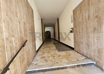 Hall / corridoio - Trilocale Genova - foto 4