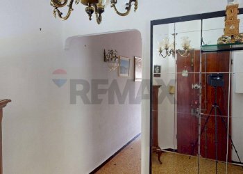 Hall / corridoio - Trilocale Genova - foto 8