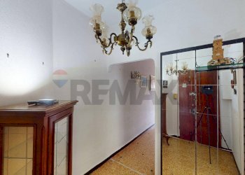 Hall / corridoio - Trilocale Genova - foto 9