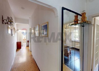 Hall / corridoio - Trilocale Genova - foto 14