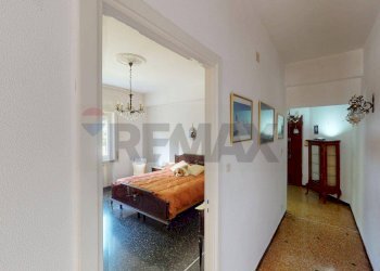 Hall / corridoio - Trilocale Genova - foto 15