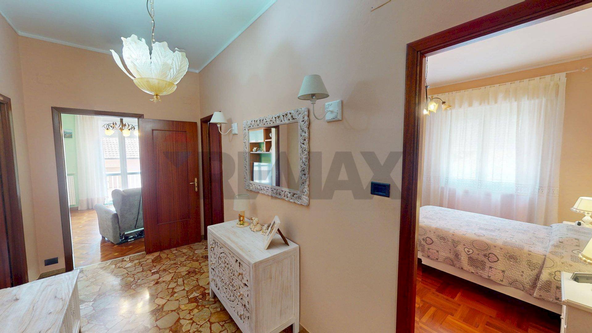 Camera / camera da letto - Three-room apartment via Fratelli Gazzo
 
26, Serra Riccò - photo 1