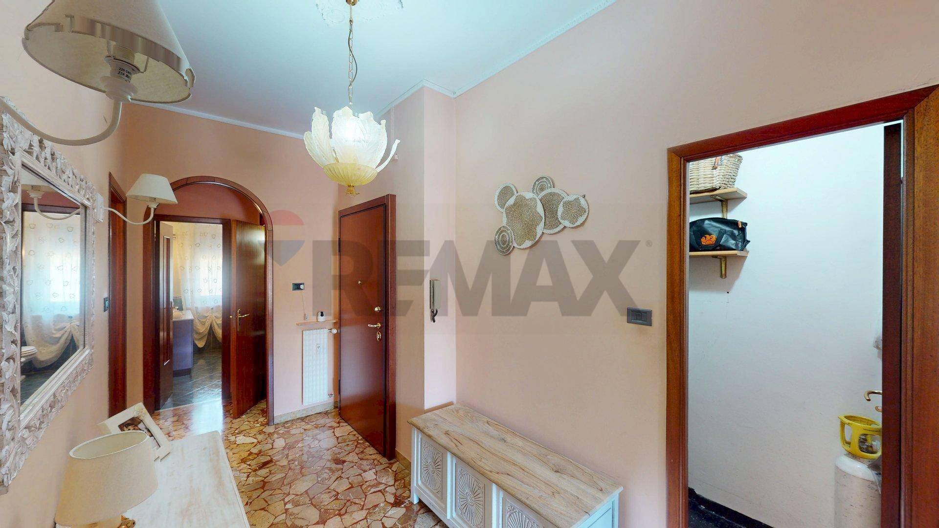 Hall / corridoio - Three-room apartment via Fratelli Gazzo
 
26, Serra Riccò - photo 3