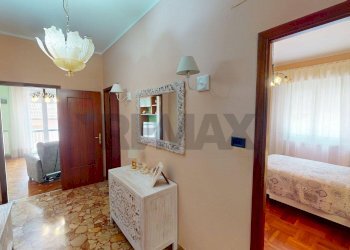 Camera / camera da letto - Trilocale via Fratelli Gazzo
 
26, Serra Riccò - foto 1