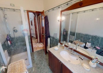 Bagno - Trilocale via Fratelli Gazzo
 
26, Serra Riccò - foto 8
