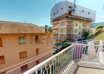 Balcone - Trilocale via Fratelli Gazzo
 
26, Serra Riccò - foto 13