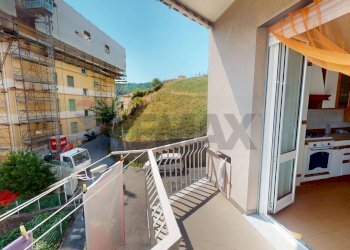 Balcone - Trilocale via Fratelli Gazzo
 
26, Serra Riccò - foto 15