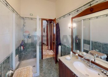 Bagno - Trilocale via Fratelli Gazzo
 
26, Serra Riccò - foto 22