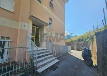 Edificio all\'aperto - Trilocale via Fratelli Gazzo
 
26, Serra Riccò - foto 32