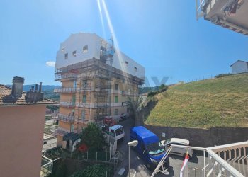 Edificio all\'aperto - Trilocale via Fratelli Gazzo
 
26, Serra Riccò - foto 39