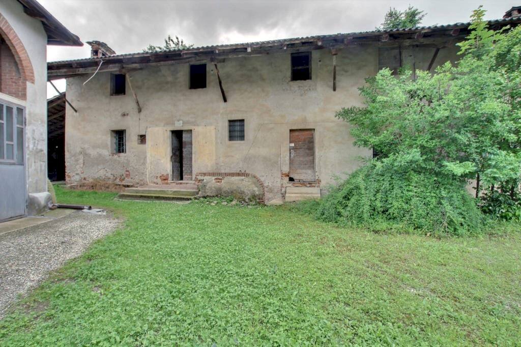 Facciata - Rustico via della Battaglia, frazione Roata Rossi, Cuneo - foto 2